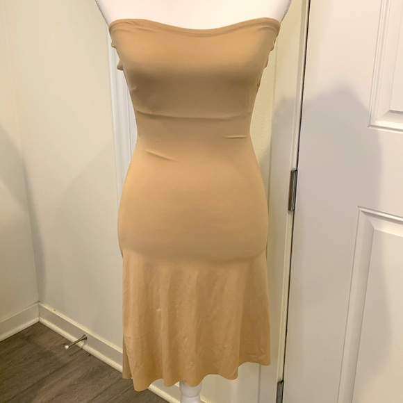 Assets seamless strapless full slip shape wear in nude M - Picture 2 of 6